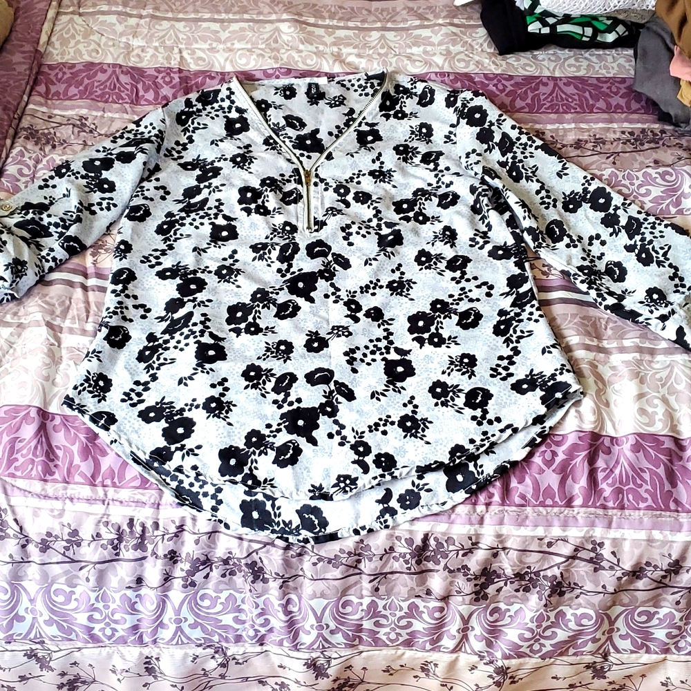 Zipper-up long sleeve blouse